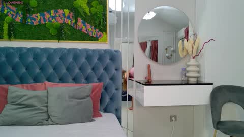 Snapshot of siennapierce chatting on 11.04.25 Sienna online show from 11.04.25