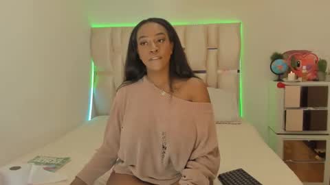 Snapshot of sierra_violet chatting on 12.22.24 sierra_violet online show from 12.22.24