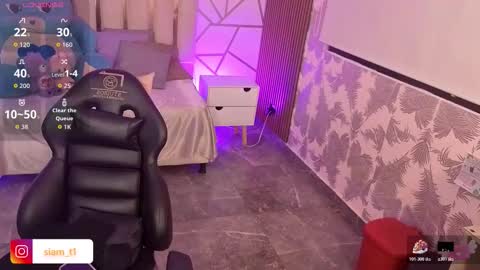 Siiam Tay online show from 10.31.25