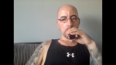 Snapshot of silent_v_81 chatting on 09.10.25 Silent V online show from 09.10.25