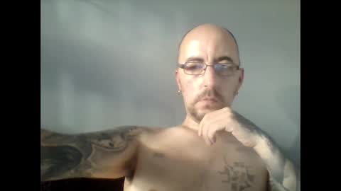 Snapshot of silent_v_81 chatting on 09.18.25 Silent V online show from 09.18.25