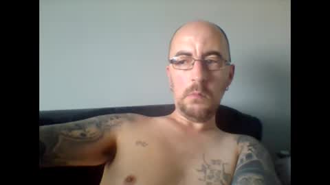 Snapshot of silent_v_81 chatting on 09.19.25 Silent V online show from 09.19.25
