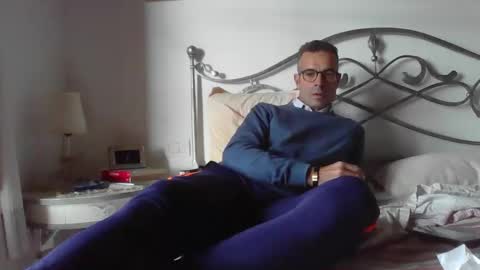 Snapshot of simmeturbate chatting on 09.26.25 Italiandaddyitalydickassbottomassholecomshowmasturbatenudeboyitalyatleticcutemuscolarhardcockdickboy online show from 09.26.25