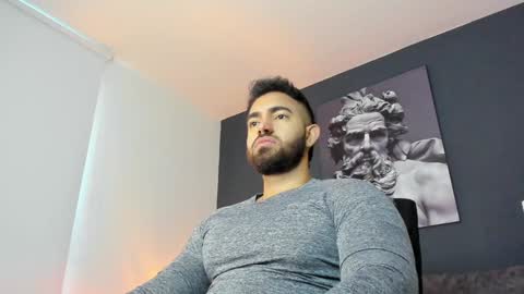 Snapshot of simon_leon01 chatting on 12.12.24 simon_leon01 online show from 12.12.24