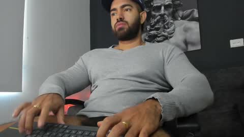 Snapshot of simon_leon01 chatting on 01.17.25 simon_leon01 online show from 01.17.25