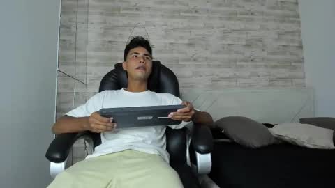 simon_pernia online show from 12.01.25