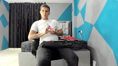 Snapshot of simonkeler chatting on 12.06.24 SIMON KELER online show from 12.06.24