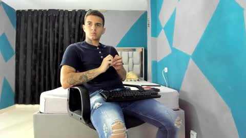 Snapshot of simonkeler chatting on 12.15.24 SIMON KELER online show from 12.15.24