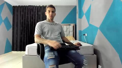 Snapshot of simonkeler chatting on 12.18.24 SIMON KELER online show from 12.18.24