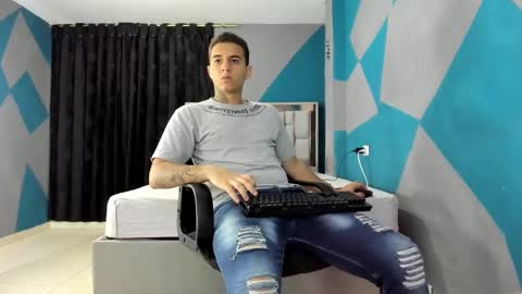 Snapshot of simonkeler chatting on 12.18.24 SIMON KELER online show from 12.18.24