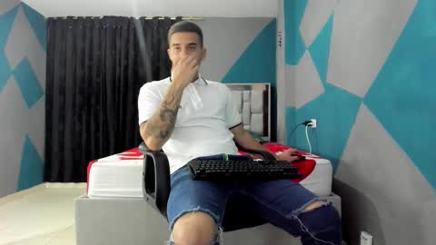 Snapshot of simonkeler chatting on 12.29.24 SIMON KELER online show from 12.29.24