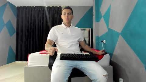 Snapshot of simonkeler chatting on 12.30.24 SIMON KELER online show from 12.30.24