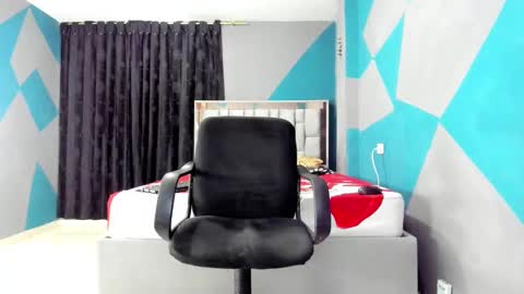 Snapshot of simonkeler chatting on 12.31.24 SIMON KELER online show from 12.31.24