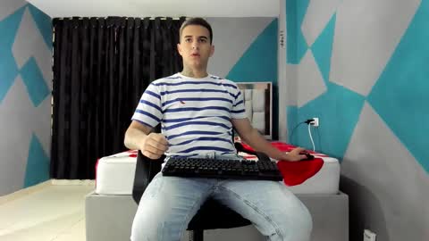 Snapshot of simonkeler chatting on 12.31.24 SIMON KELER online show from 12.31.24