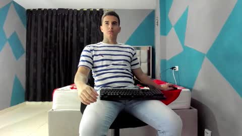 Snapshot of simonkeler chatting on 01.03.25 SIMON KELER online show from 01.03.25