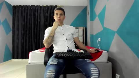 Snapshot of simonkeler chatting on 01.06.25 SIMON KELER online show from 01.06.25