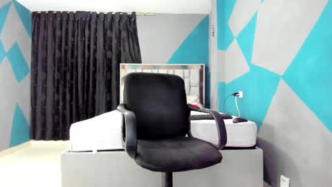 Snapshot of simonkeler chatting on 01.08.25 SIMON KELER online show from 01.08.25