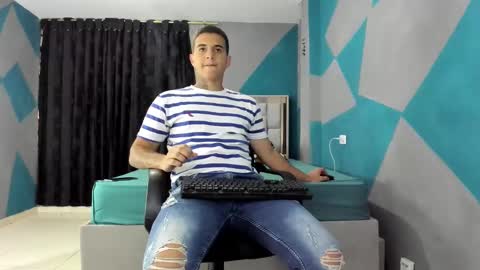 Snapshot of simonkeler chatting on 01.23.25 SIMON KELER online show from 01.23.25