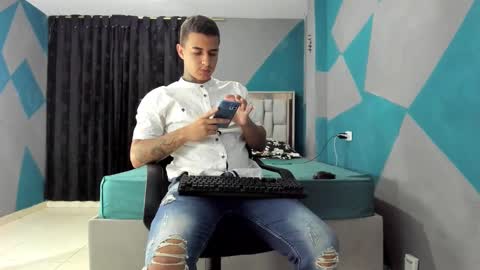 Snapshot of simonkeler chatting on 01.24.25 SIMON KELER online show from 01.24.25