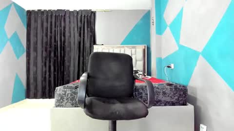 Snapshot of simonkeler chatting on 01.28.25 SIMON KELER online show from 01.28.25