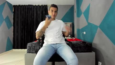 Snapshot of simonkeler chatting on 01.28.25 SIMON KELER online show from 01.28.25