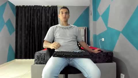 Snapshot of simonkeler chatting on 01.31.25 SIMON KELER online show from 01.31.25