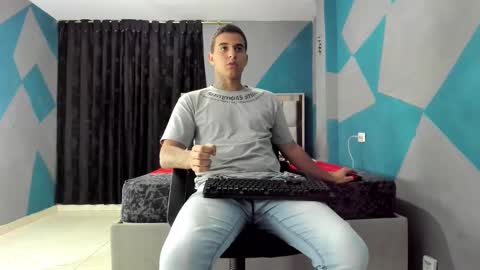 Snapshot of simonkeler chatting on 01.31.25 SIMON KELER online show from 01.31.25