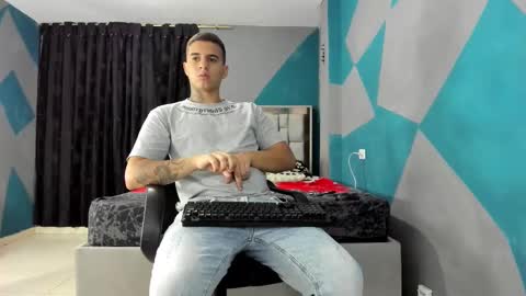 Snapshot of simonkeler chatting on 02.19.25 SIMON KELER online show from 02.19.25