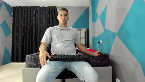 Snapshot of simonkeler chatting on 02.19.25 SIMON KELER online show from 02.19.25