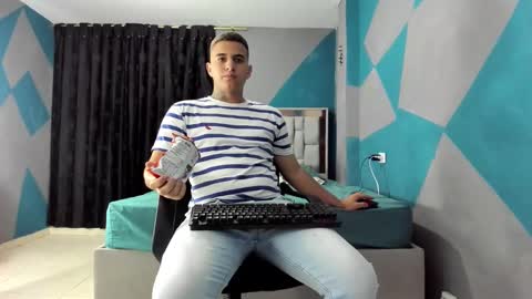 Snapshot of simonkeler chatting on 03.03.25 SIMON KELER online show from 03.03.25