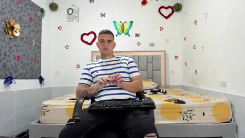 Snapshot of simonkeler chatting on 09.09.25 SIMON KELER online show from 09.09.25