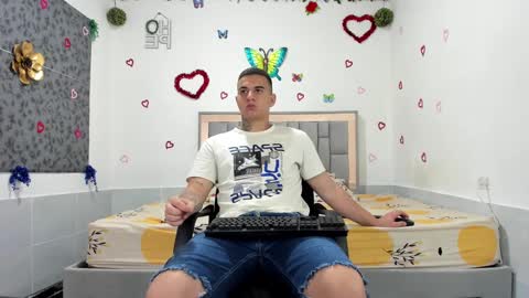 Snapshot of simonkeler chatting on 09.11.25 SIMON KELER online show from 09.11.25