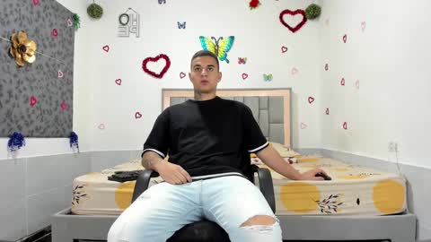 Snapshot of simonkeler chatting on 09.12.25 SIMON KELER online show from 09.12.25