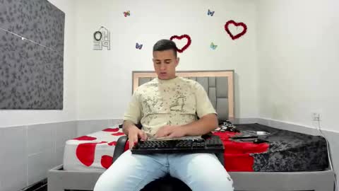 Snapshot of simonkeler chatting on 09.27.25 SIMON KELER online show from 09.27.25