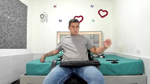 Snapshot of simonkeler chatting on 10.10.25 SIMON KELER online show from 10.10.25