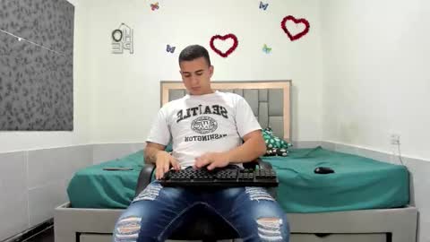 Snapshot of simonkeler chatting on 10.18.25 SIMON KELER online show from 10.18.25