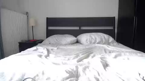 Snapshot of simur_sahso chatting on 12.28.24 Sofi wed. - sat. 11am - 11 pm and Santi with Sofi sun.. - tue. 11 am - 5 pm  europe online show from 12.28.24