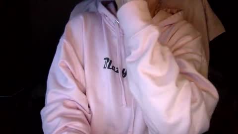 Snapshot of sindrastone chatting on 01.12.25 Sindra online show from 01.12.25