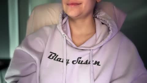 Snapshot of sindrastone chatting on 09.12.25 Sindra online show from 09.12.25