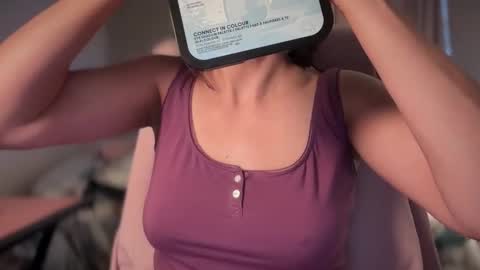 Snapshot of sindrastone chatting on 10.25.25 Sindra online show from 10.25.25