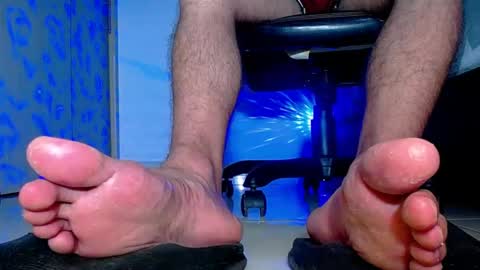 only foot                         worshipers here online show from 09.12.25