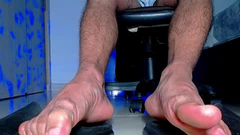 only foot                         worshipers here online show from 09.26.25