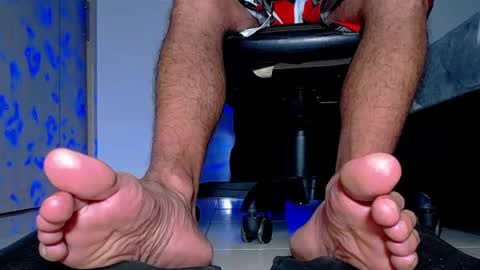 only foot                         worshipers here online show from 09.27.25