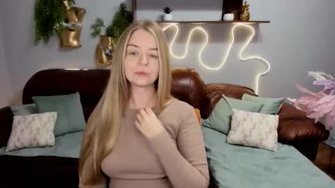 SirenaBloom online show from 09.15.25