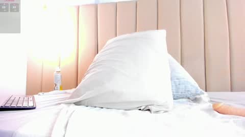 Snapshot of skarlett_monroee chatting on 12.19.24 Skarlet online show from 12.19.24