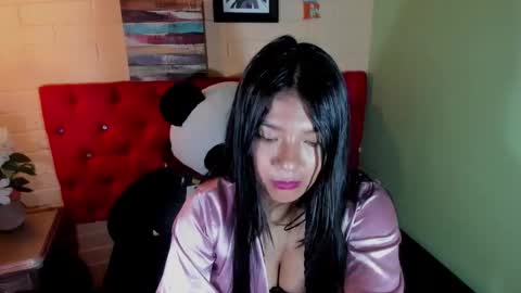 Snapshot of skarlettkray chatting on 01.28.25 Skarlet online show from 01.28.25