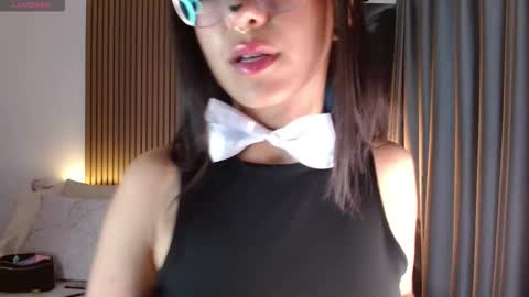 Snapshot of skay_bluee chatting on 10.30.25 Skay  online show from 10.30.25