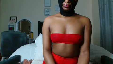 Snapshot of skimask_freak chatting on 12.04.24 Krystal Belle online show from 12.04.24