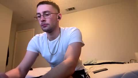 Snapshot of skinndick214 chatting on 09.12.25 daddy online show from 09.12.25