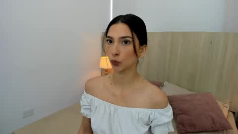 Snapshot of skinny_ariadna chatting on 09.26.25 Ariadna online show from 09.26.25